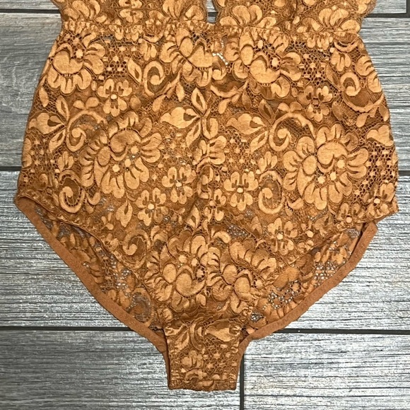 NWT $78 Free People X HAH Comin in Haht Lace Bodysuit Top Size XS Brown Sugar - Picture 4 of 15